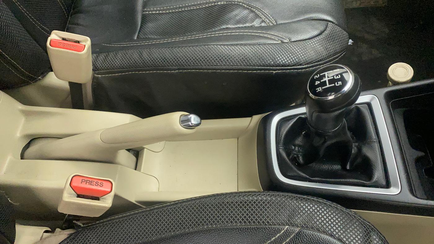 2017 Maruti Dzire VXI, Petrol, Manual, 90,390 km, Gear Lever