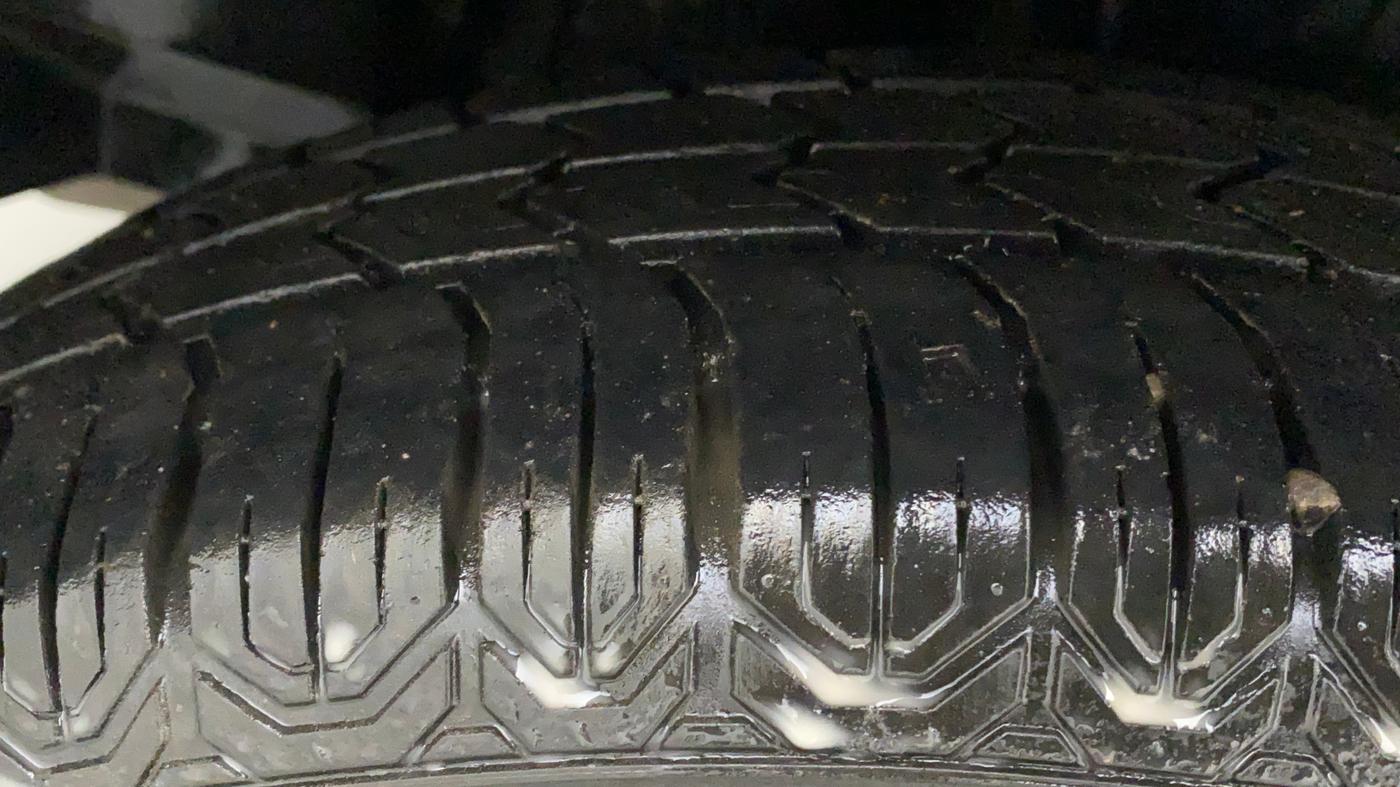 2017 Maruti Dzire VXI, Petrol, Manual, 90,390 km, Right Rear Tyre Tread