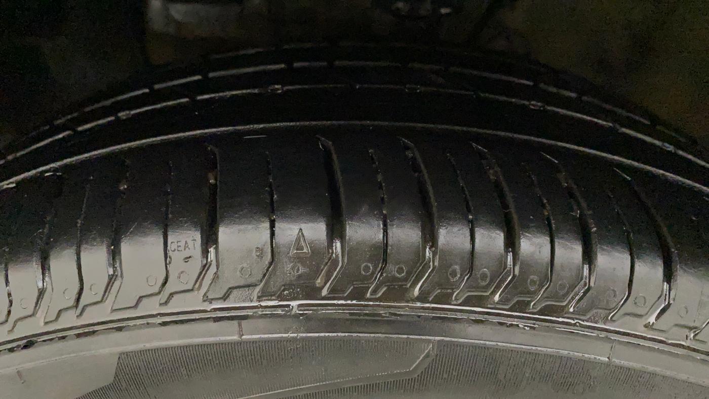 2017 Hyundai Elite i20 ASTA 1.2 (O), Petrol, Manual, 37,006 km, Left Front Tyre Tread
