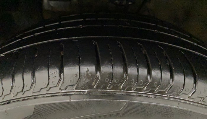 2017 Hyundai Elite i20 ASTA 1.2 (O), Petrol, Manual, 37,006 km, Left Front Tyre Tread