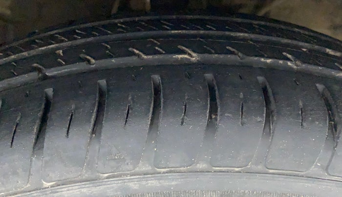 2020 Maruti Swift LXI, Petrol, Manual, 29,737 km, Right Front Tyre Tread