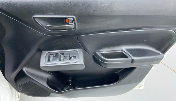 2020 Maruti Swift LXI, Petrol, Manual, 29,737 km, Driver Side Door Panels Control