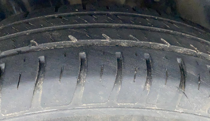 2020 Maruti Swift LXI, Petrol, Manual, 29,737 km, Left Rear Tyre Tread