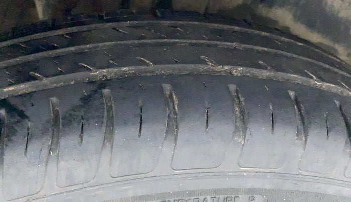 2020 Maruti Swift LXI, Petrol, Manual, 29,737 km, Right Rear Tyre Tread