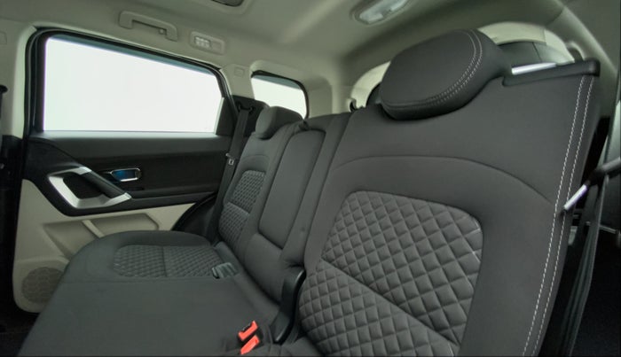 2021 Tata Safari XT+2.0 KRYOTEC, Diesel, Manual, 15,959 km, Right Side Rear Door Cabin
