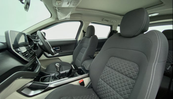 2021 Tata Safari XT+2.0 KRYOTEC, Diesel, Manual, 15,959 km, Right Side Front Door Cabin