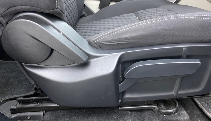 2021 Tata Safari XT+2.0 KRYOTEC, Diesel, Manual, 15,959 km, Driver Side Adjustment Panel