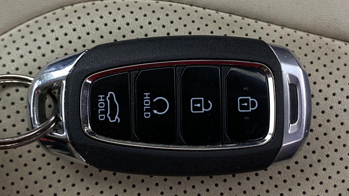 2024 Hyundai Verna SX (O) 1.5 MPI MT, Petrol, Manual, 7,877 km, Key Close Up