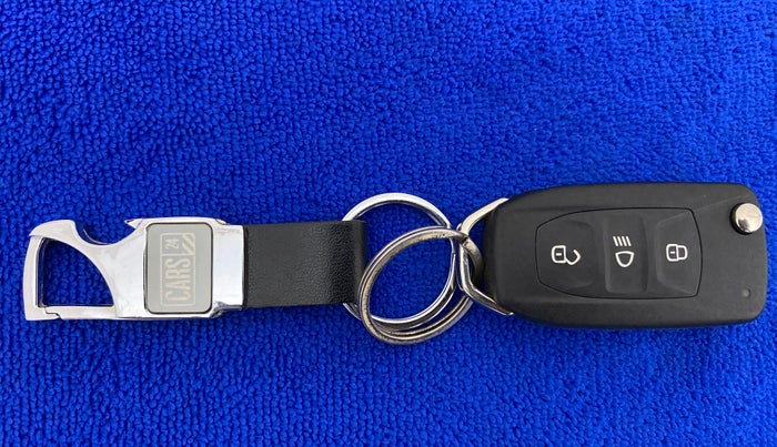 2018 Tata Tiago XZ PETROL, CNG, Manual, 79,688 km, Key Close Up