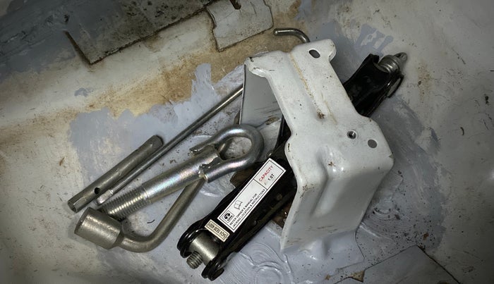 2018 Tata Tiago XZ PETROL, CNG, Manual, 79,688 km, Dicky (Boot door) - Jack/Tool not available