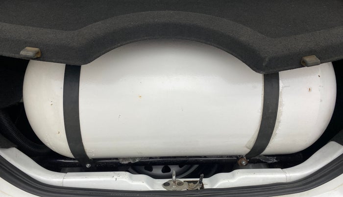 2018 Tata Tiago XZ PETROL, CNG, Manual, 79,688 km, Boot Inside