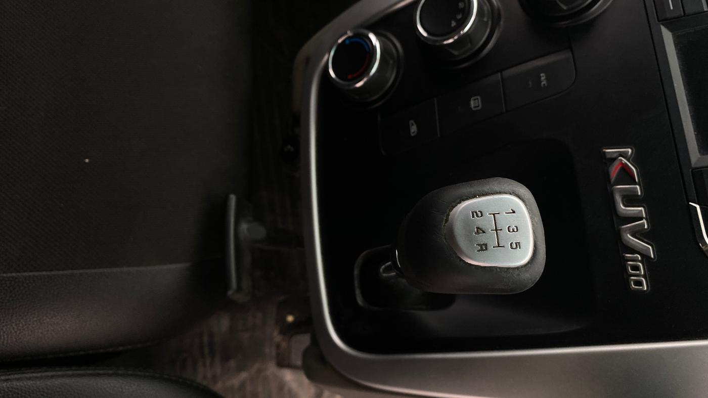 2016 Mahindra Kuv100 K8 6 STR, Petrol, Manual, 72,328 km, Gear Lever