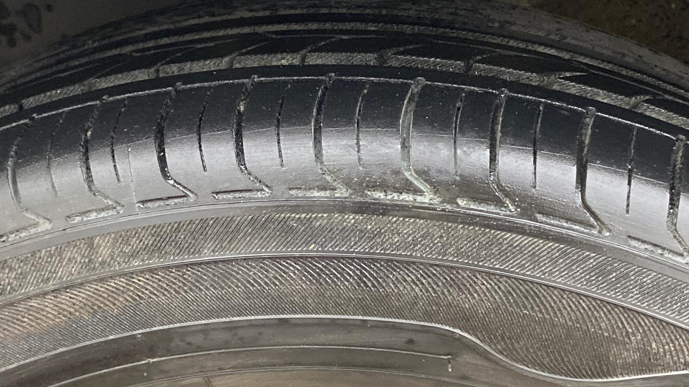 2016 Mahindra Kuv100 K8 6 STR, Petrol, Manual, 72,328 km, Left Front Tyre Tread