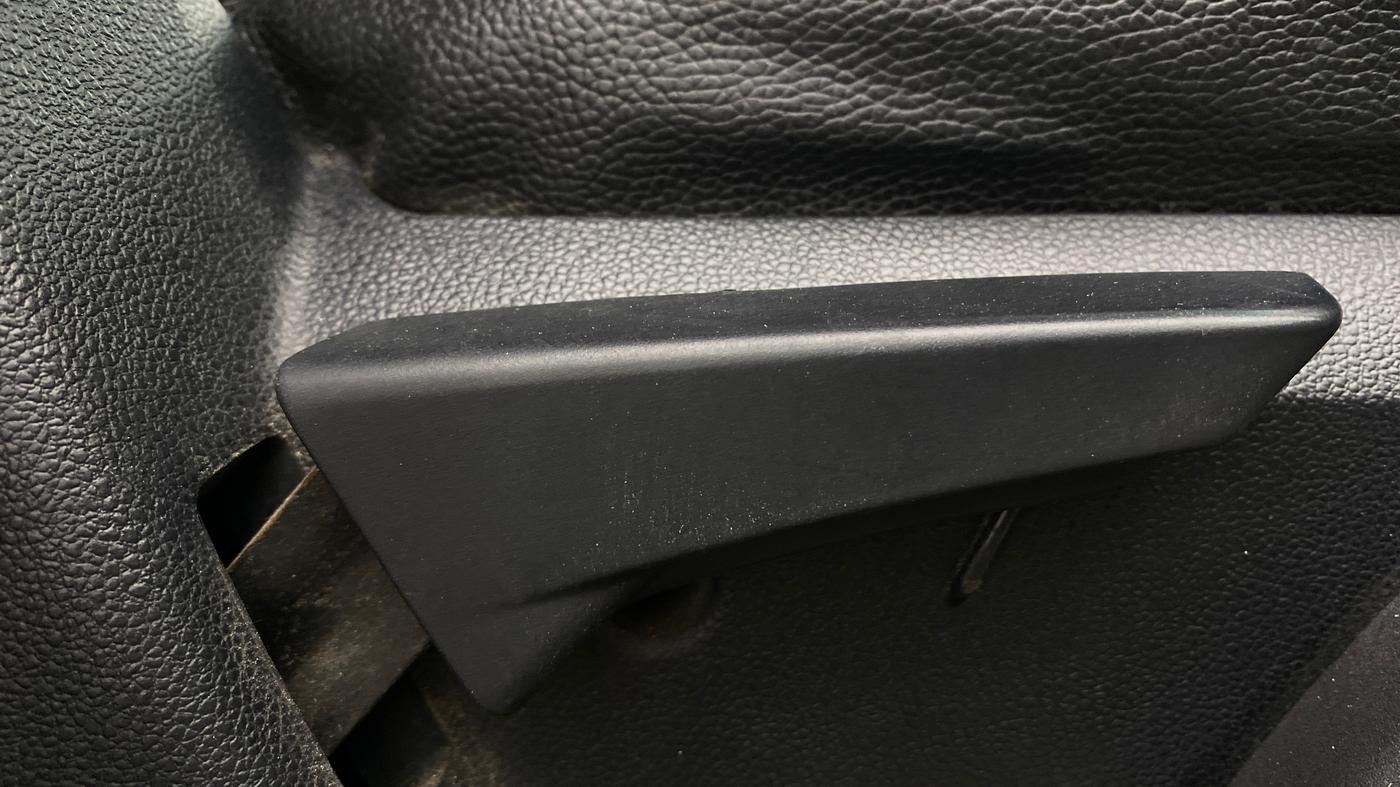 2016 Mahindra Kuv100 K8 6 STR, Petrol, Manual, 72,328 km, Driver Side Adjustment Panel