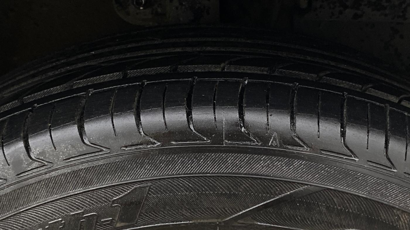 2016 Mahindra Kuv100 K8 6 STR, Petrol, Manual, 72,328 km, Right Front Tyre Tread