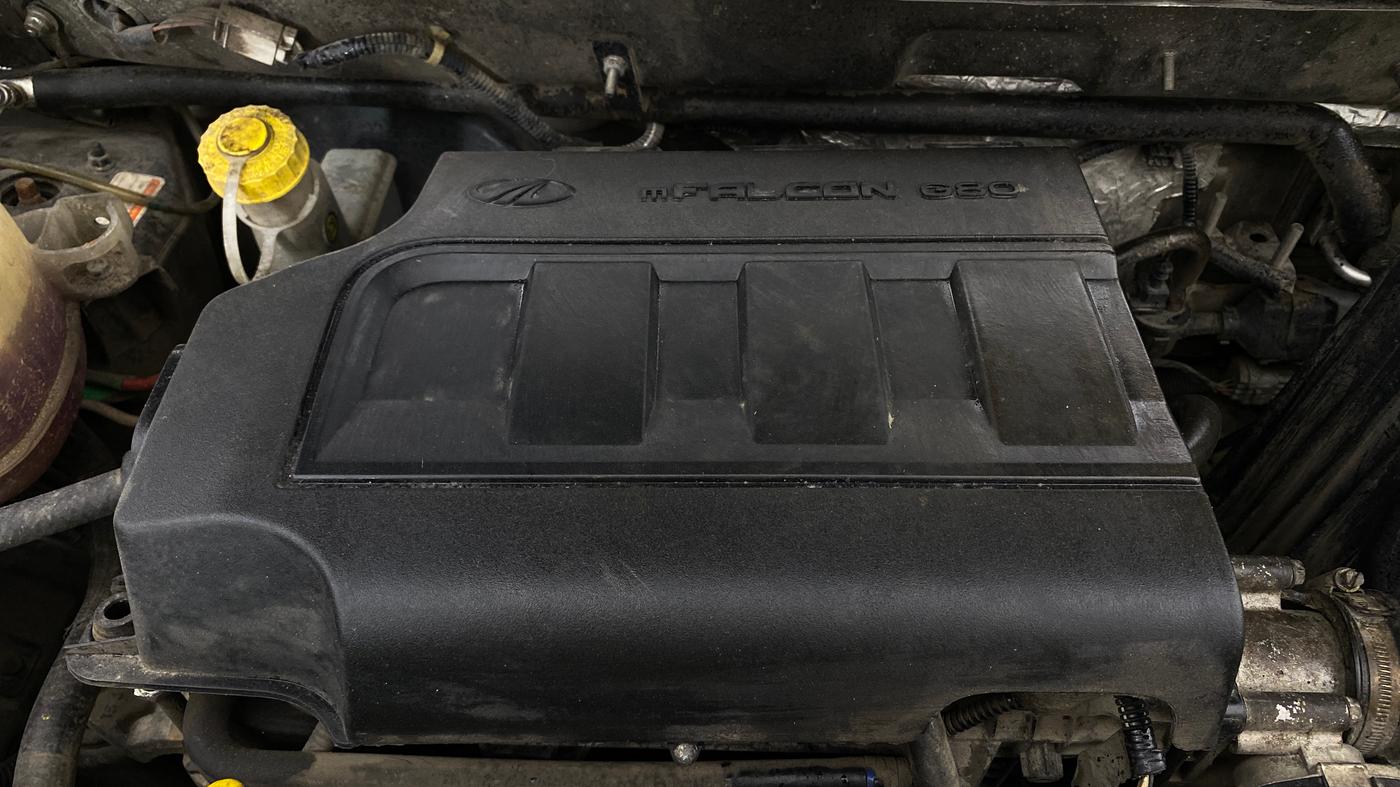 2016 Mahindra Kuv100 K8 6 STR, Petrol, Manual, 72,328 km, Engine View