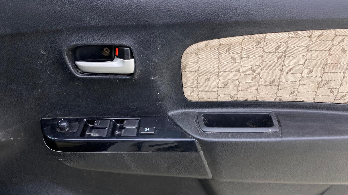 2018 Maruti Wagon R 1.0 VXI AMT, Petrol, Automatic, 45,777 km, Driver Side Door Panels Control