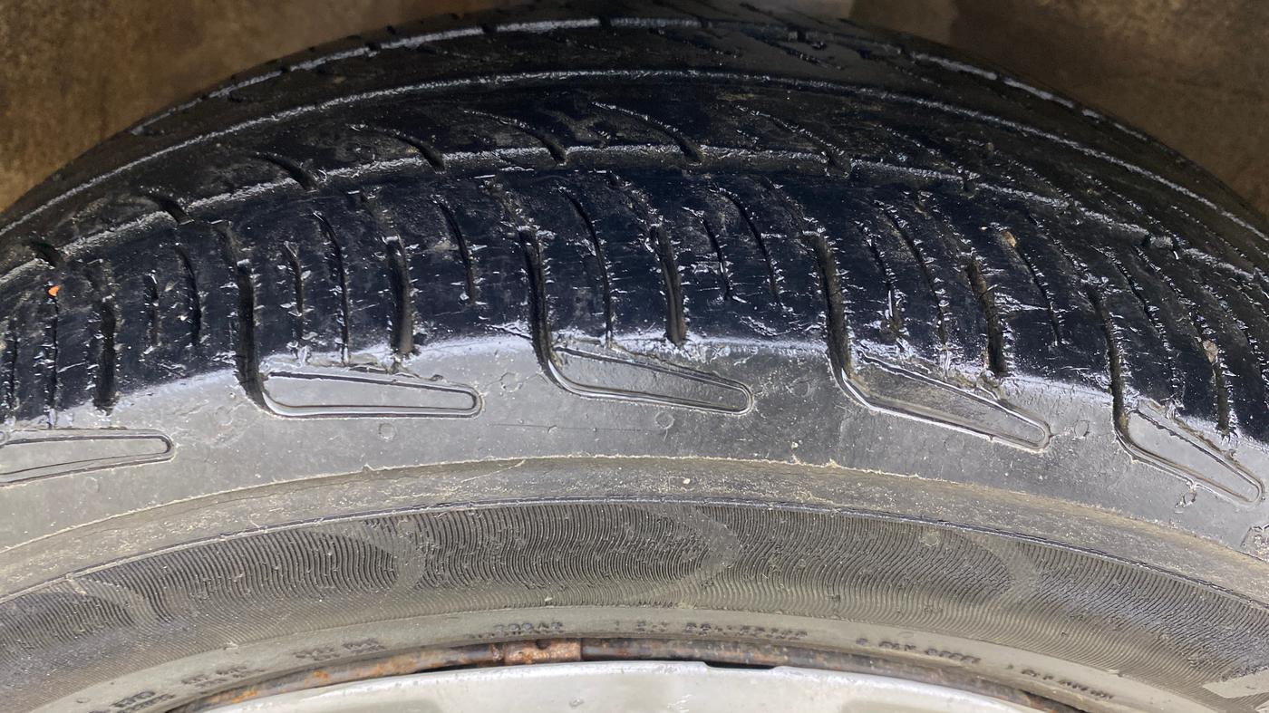 2018 Maruti Wagon R 1.0 VXI AMT, Petrol, Automatic, 45,777 km, Right Front Tyre Tread