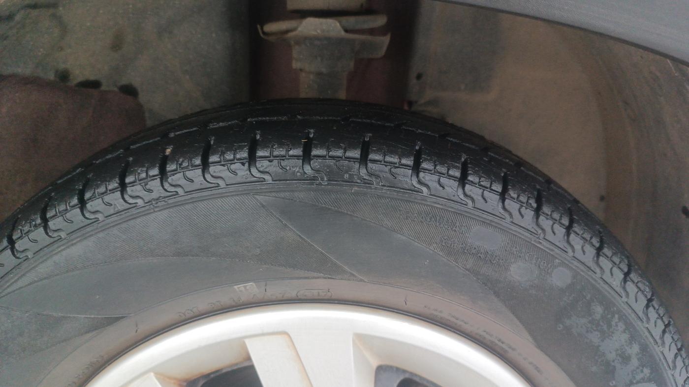2017 Renault Kwid RXT 1.0 AMT, Petrol, Automatic, 15,755 km, Right Front Tyre Tread