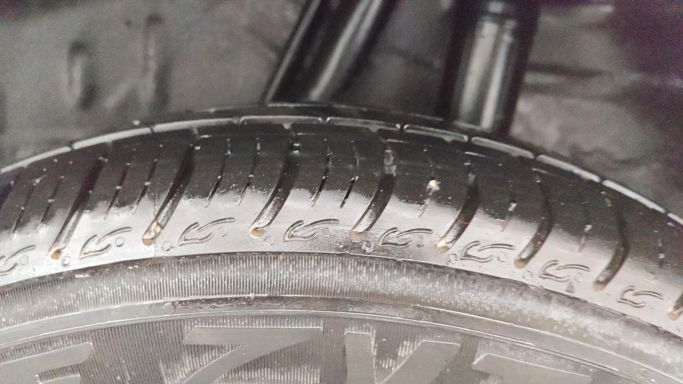 2019 Honda Amaze 1.2L I-VTEC S, Petrol, Manual, 1,02,175 km, Left Rear Tyre Tread