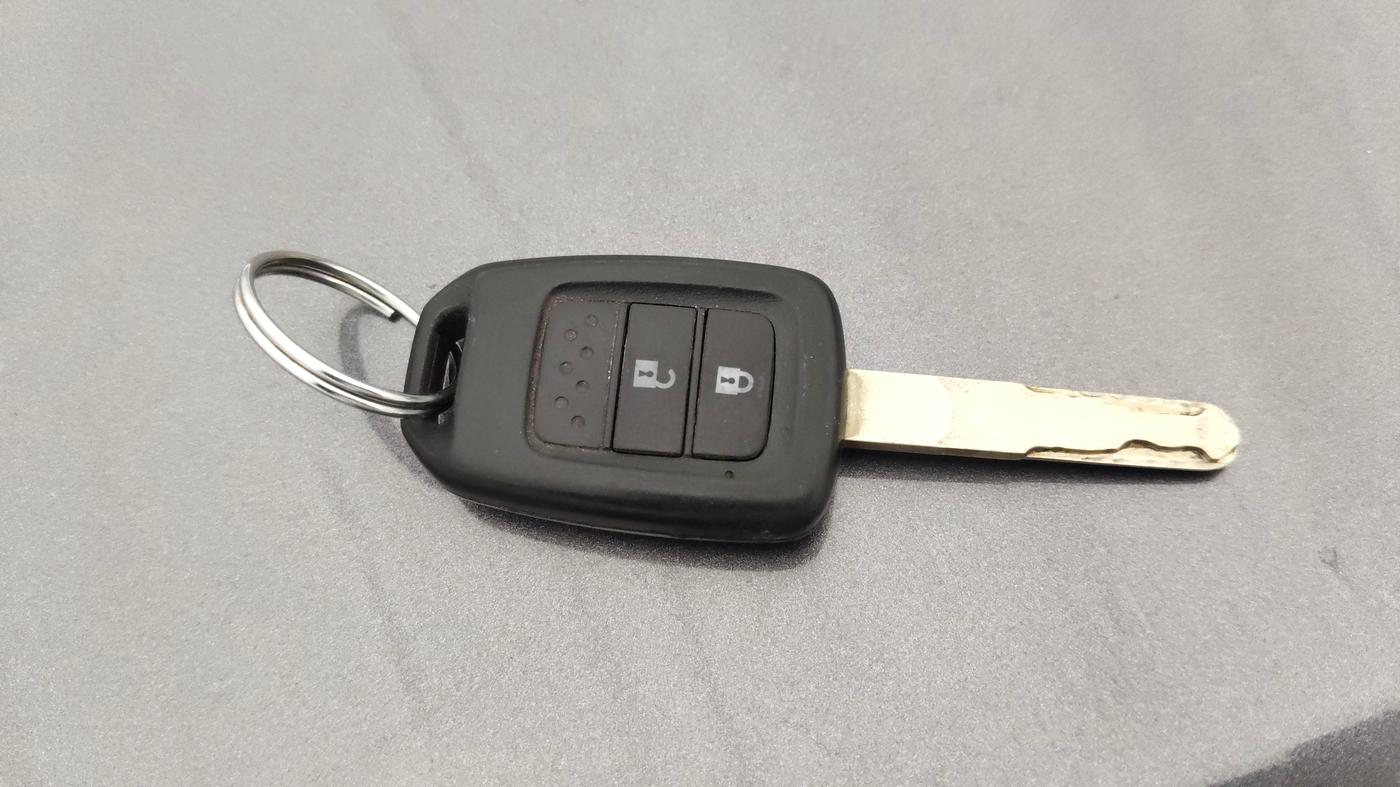 2019 Honda Amaze 1.2L I-VTEC S, Petrol, Manual, 1,02,175 km, Key Close Up