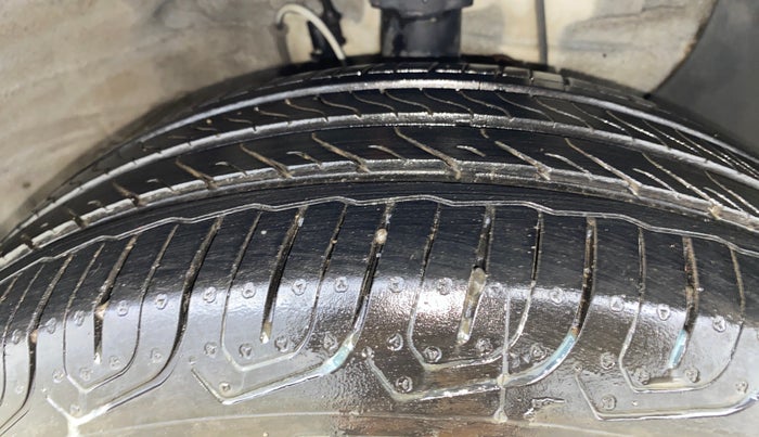 2018 Hyundai Elite i20 SPORTZ 1.2, CNG, Manual, 47,714 km, Right Front Tyre Tread