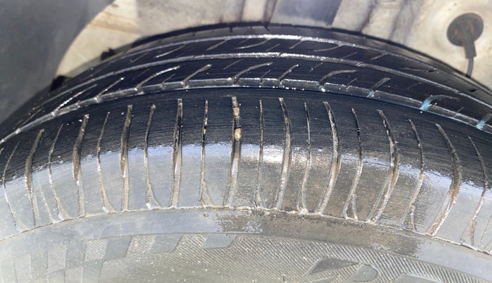 2018 Hyundai Elite i20 SPORTZ 1.2, CNG, Manual, 47,714 km, Right Rear Tyre Tread