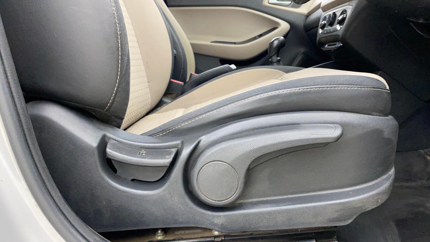 2018 Hyundai Elite i20 SPORTZ 1.2, CNG, Manual, 47,749 km, Driver Side Adjustment Panel