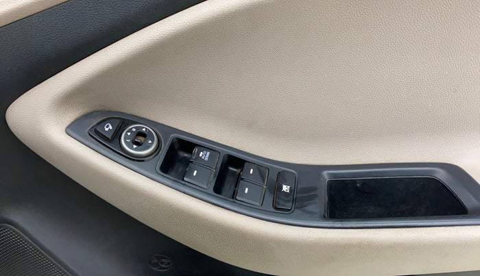 2018 Hyundai Elite i20 SPORTZ 1.2, CNG, Manual, 47,714 km, Driver Side Door Panels Control