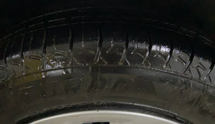 2018 Hyundai Grand i10 SPORTZ 1.2 KAPPA VTVT, CNG, Manual, 44,362 km, Right Front Tyre Tread