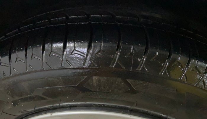 2018 Hyundai Grand i10 SPORTZ 1.2 KAPPA VTVT, CNG, Manual, 44,362 km, Left Front Tyre Tread