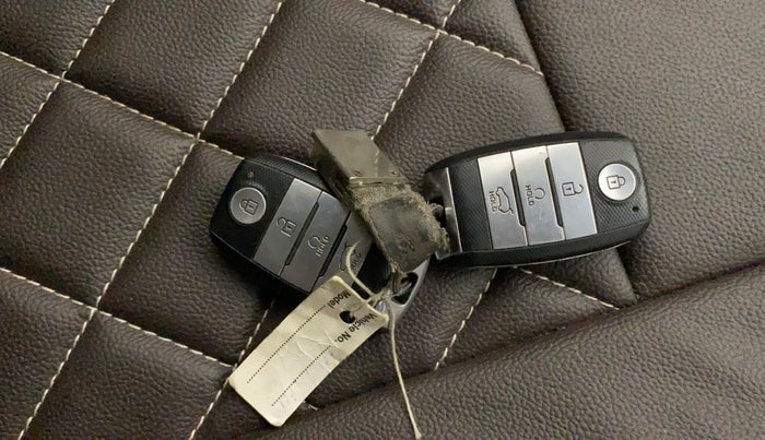 2020 KIA SONET HTX 1.5, Diesel, Manual, 84,739 km, Key Close Up
