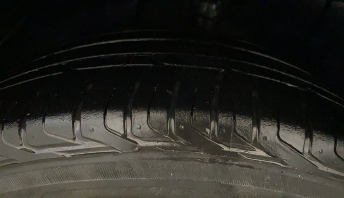 2020 KIA SONET HTX 1.5, Diesel, Manual, 84,739 km, Left Front Tyre Tread