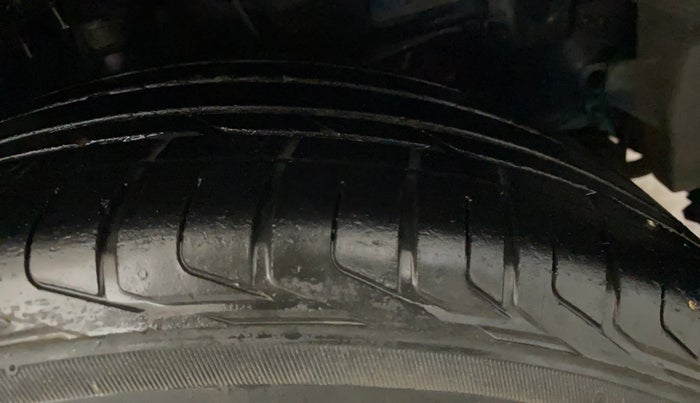 2020 KIA SONET HTX 1.5, Diesel, Manual, 84,739 km, Right Front Tyre Tread
