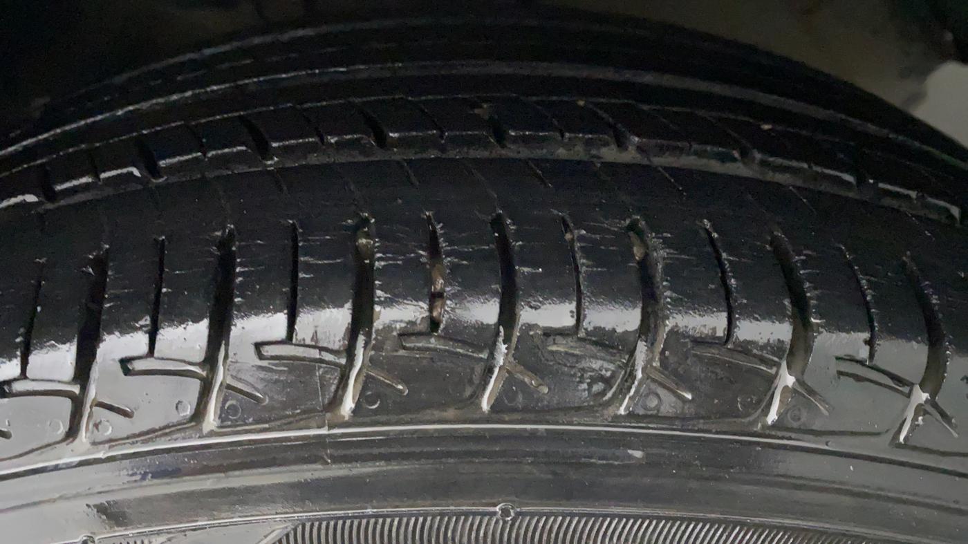 2016 Maruti Baleno DELTA PETROL 1.2, Petrol, Manual, 33,099 km, Left Rear Tyre Tread