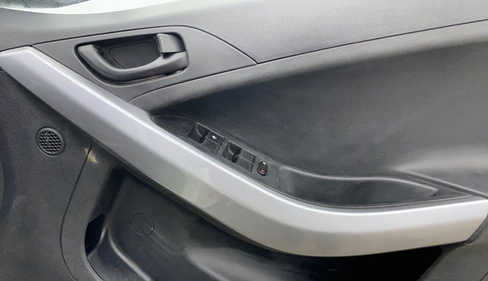 2020 Tata NEXON XM PETROL, Petrol, Manual, 70,532 km, Driver Side Door Panels Control