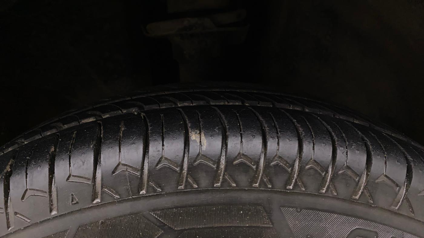 2016 Renault Kwid RXT 0.8, Petrol, Manual, 54,429 km, Right Front Tyre Tread