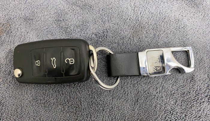 2019 Volkswagen Ameo HIGHLINE PLUS 1.5L AT 16 ALLOY, Diesel, Automatic, 67,945 km, Key Close Up