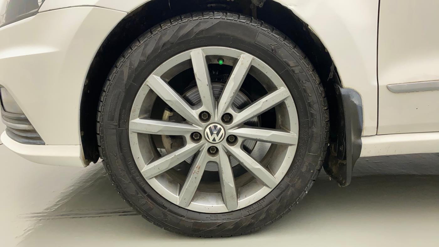 2019 Volkswagen Ameo HIGHLINE PLUS 1.5L AT 16 ALLOY, Diesel, Automatic, 67,945 km, Left Front Wheel