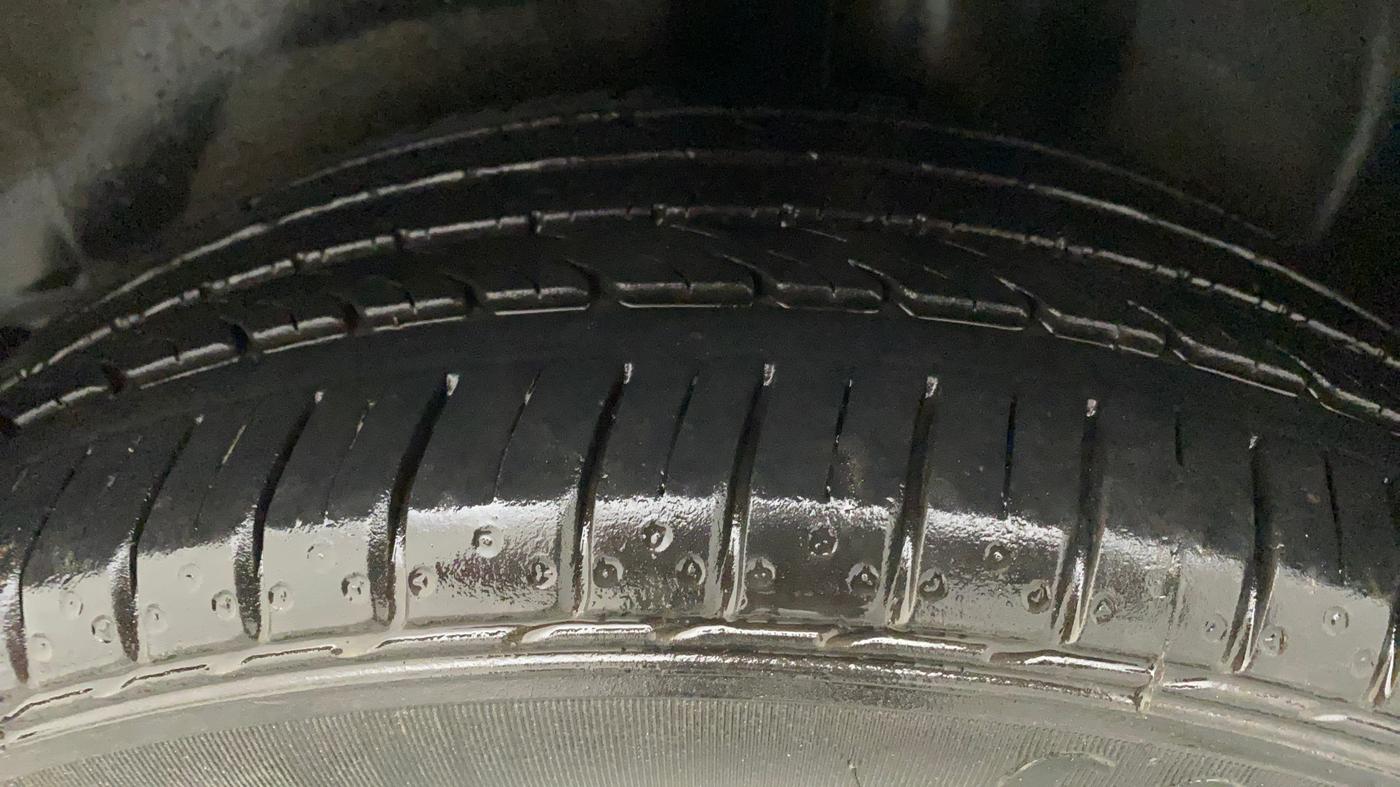 2019 Volkswagen Ameo HIGHLINE PLUS 1.5L AT 16 ALLOY, Diesel, Automatic, 67,945 km, Left Rear Tyre Tread