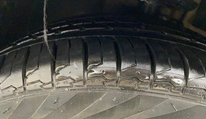 2019 Volkswagen Ameo HIGHLINE PLUS 1.5L AT 16 ALLOY, Diesel, Automatic, 67,945 km, Left Front Tyre Tread