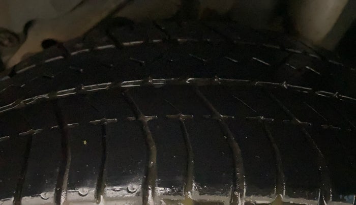 2015 Ford New Figo TREND 1.5L DIESEL, Diesel, Manual, 1,17,596 km, Left Rear Tyre Tread