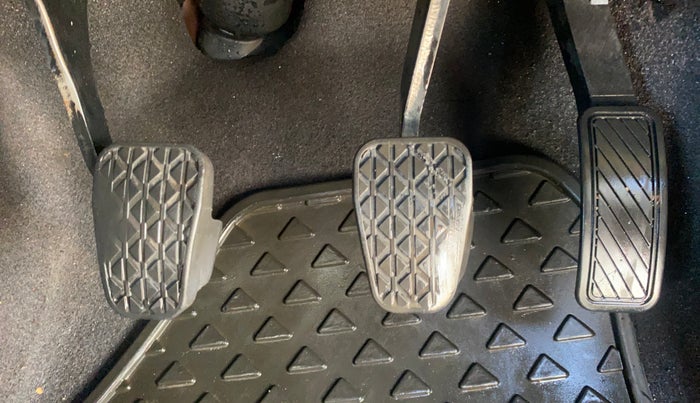 2015 Ford New Figo TREND 1.5L DIESEL, Diesel, Manual, 1,17,596 km, Pedals