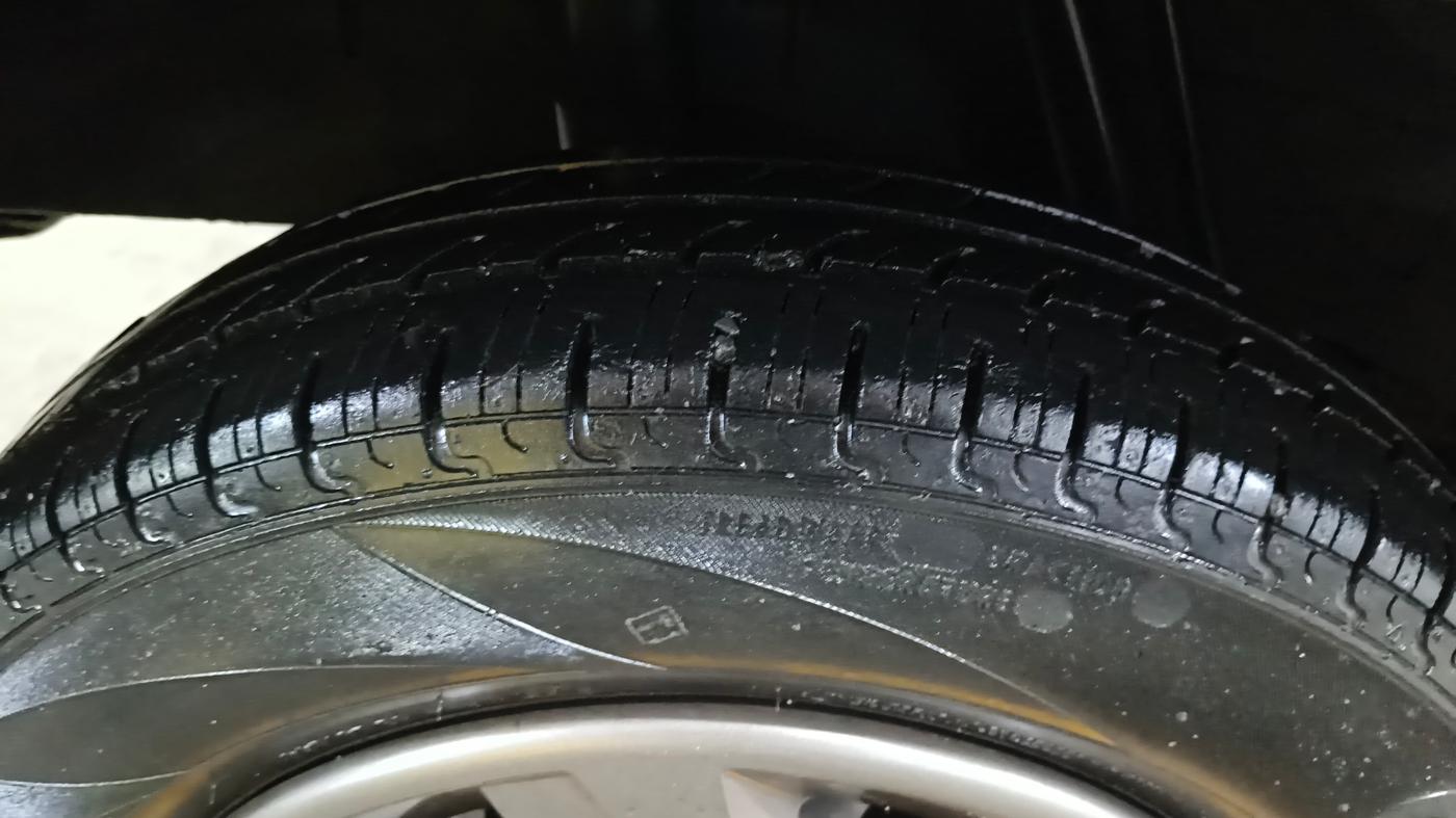 2017 Renault Kwid RXT 1.0 AMT, Petrol, Automatic, 39,054 km, Right Rear Tyre Tread