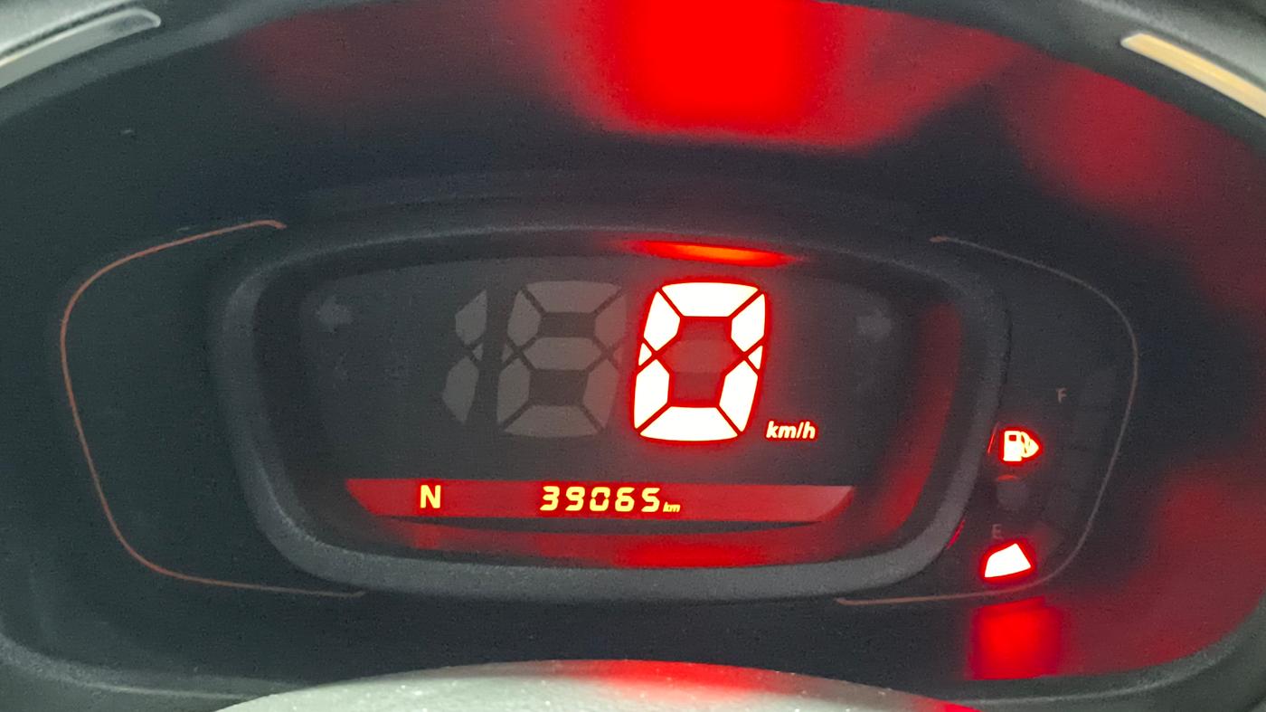 2017 Renault Kwid RXT 1.0 AMT, Petrol, Automatic, 39,054 km, Odometer Image