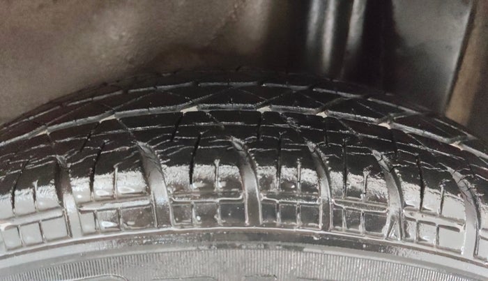 2014 Maruti Ritz VXI, Petrol, Manual, 52,857 km, Left Rear Tyre Tread