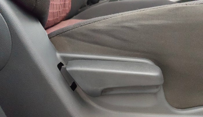 2014 Maruti Ritz VXI, Petrol, Manual, 52,857 km, Driver Side Adjustment Panel