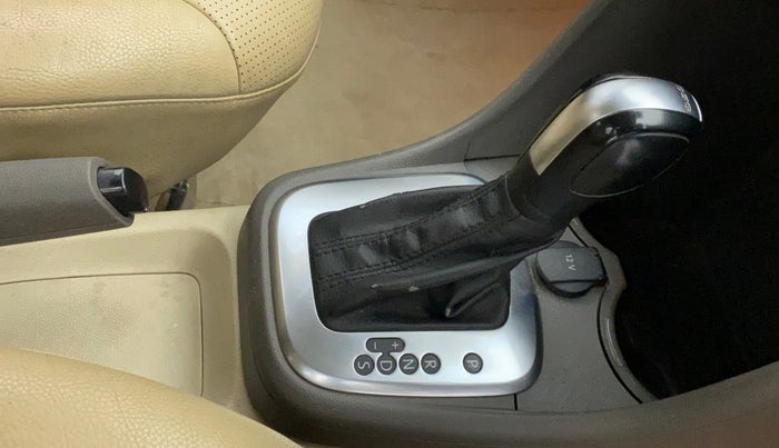 2015 Volkswagen Vento COMFORTLINE TSI AT PETROL, Petrol, Automatic, 72,679 km, Gear Lever