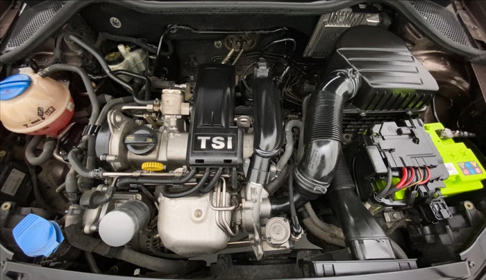 2015 Volkswagen Vento COMFORTLINE TSI AT PETROL, Petrol, Automatic, 72,679 km, Open Bonet
