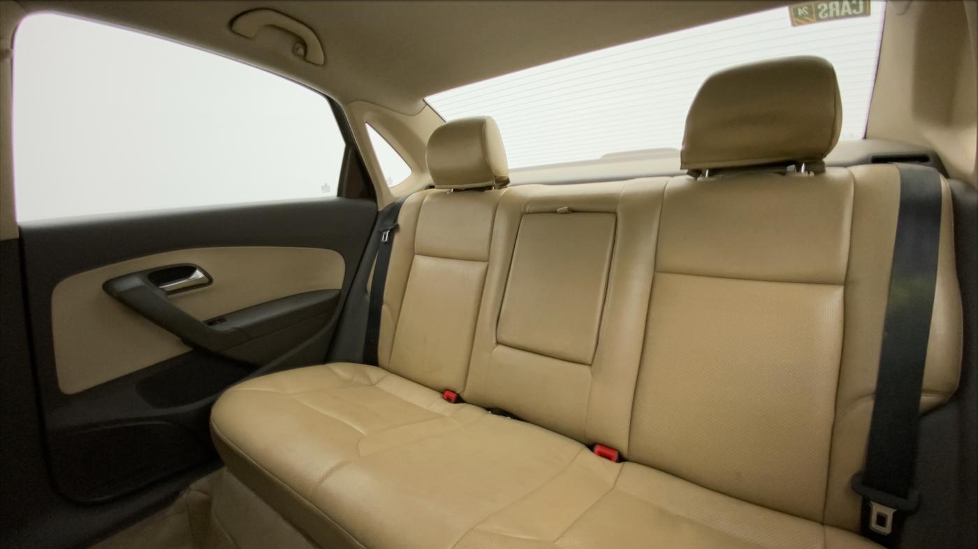 2015 Volkswagen Vento COMFORTLINE TSI AT PETROL, Petrol, Automatic, 72,679 km, Right Side Rear Door Cabin